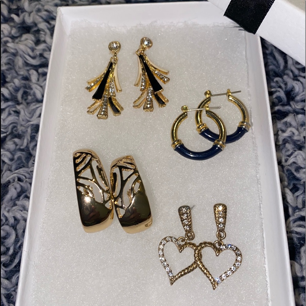 Gold earring set.